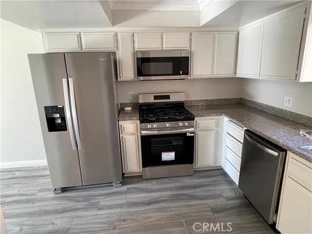 Detail Gallery Image 3 of 24 For 5250 Colodny Dr #12,  Agoura Hills,  CA 91301 - 3 Beds | 3/1 Baths