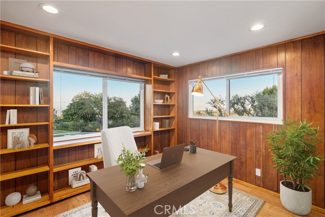 Detail Gallery Image 10 of 33 For 26608 Honey Creek Rd, Rancho Palos Verdes,  CA 90275 - 4 Beds | 2/1 Baths