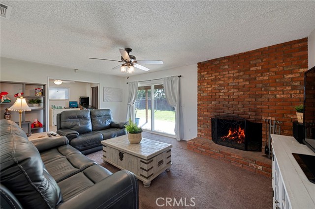 Detail Gallery Image 8 of 14 For 6302 Apple, Rialto,  CA 92377 - 4 Beds | 2 Baths