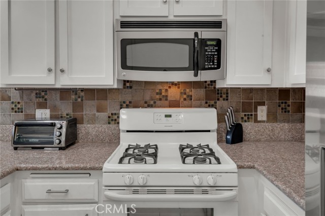 Detail Gallery Image 16 of 39 For 10943 Laurel Canyon #B9,  San Fernando,  CA 91340 - 2 Beds | 2 Baths