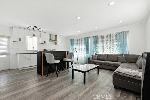 Detail Gallery Image 3 of 14 For 1900 Artesia Blvd #4,  Torrance,  CA 90504 - 2 Beds | 1 Baths