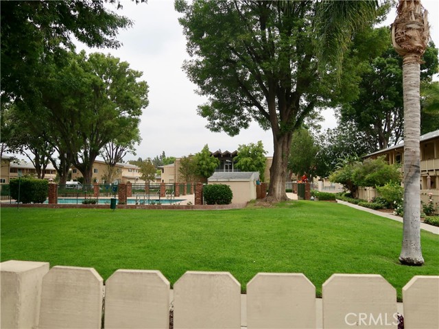 Detail Gallery Image 19 of 37 For 8055 Canby Ave #5,  Reseda,  CA 91335 - 3 Beds | 2/1 Baths