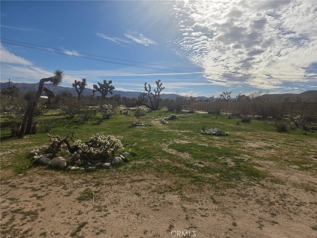 https://media.crmls.org/medias/bf07064f-b694-491b-acf9-dbe55f336394.jpg?preset=X-Large