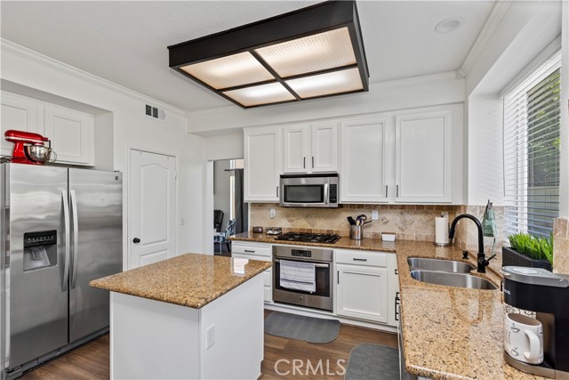 Detail Gallery Image 15 of 42 For 42276 Camino Merano, Temecula,  CA 92592 - 5 Beds | 3 Baths