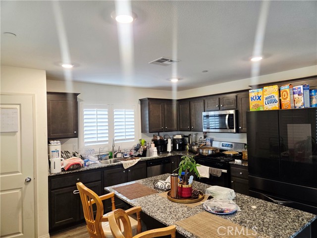 Detail Gallery Image 3 of 9 For 1821 Bridle Trl, San Jacinto,  CA 92582 - 4 Beds | 3 Baths