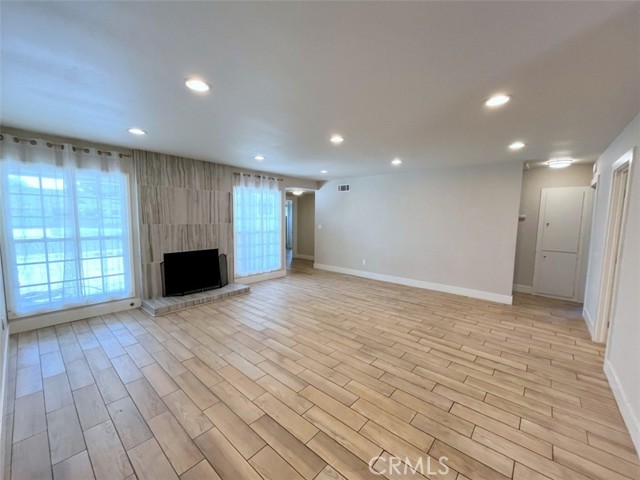 7811 Rhine Drive, Huntington Beach CA: https://media.crmls.org/medias/bf085bbe-709d-4c30-ab80-4da8a9e12a9e.jpg