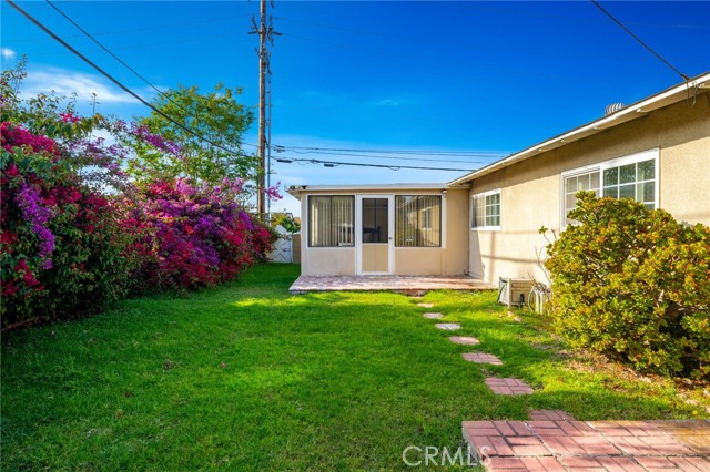 17121 Granada Lane, Huntington Beach CA: https://media.crmls.org/medias/bf088427-6490-47e7-9ff3-d830ae53754f.jpg