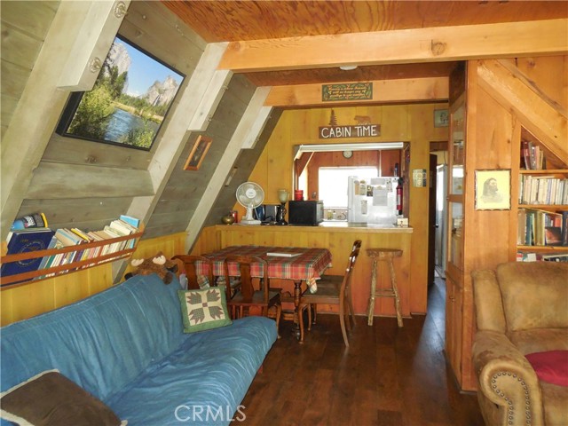 44824 Mountain Meadow Road, Oakhurst CA: https://media.crmls.org/medias/bf08db1b-9ef3-41e1-8103-3a1b2742b06d.jpg