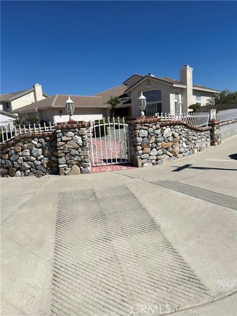 Detail Gallery Image 3 of 58 For 20361 Pahute, Apple Valley,  CA 92308 - 4 Beds | 2/1 Baths