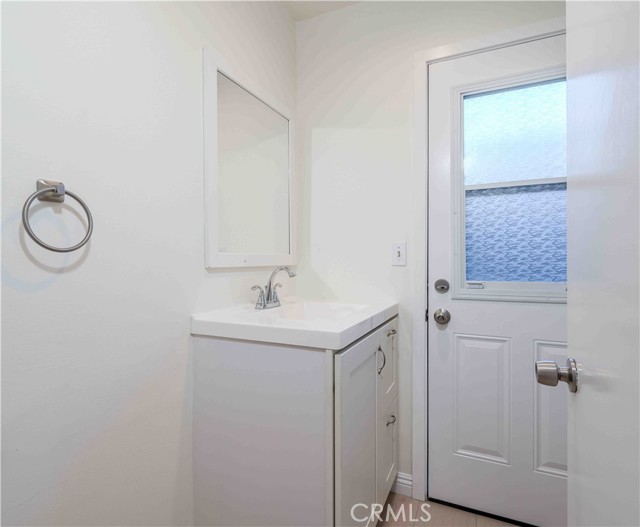 Detail Gallery Image 4 of 31 For 4 Carrol Ave, Irvine,  CA 92614 - 4 Beds | 2/1 Baths