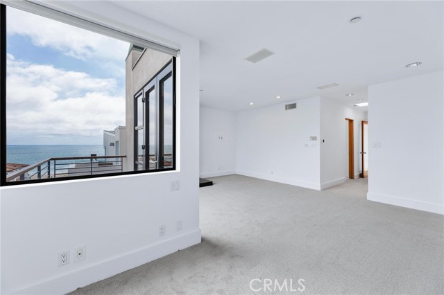 129 20th Street, Manhattan Beach CA: https://media.crmls.org/medias/bf0924cf-79ec-4377-ba4a-55d6202c480f.jpg