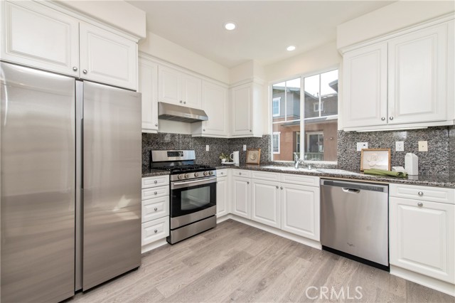 357 Flyers Lane, Tustin CA: https://media.crmls.org/medias/bf093fcb-1052-4db4-82dc-62411a757ab6.jpg