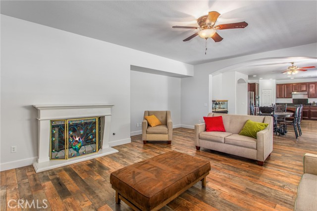 16873 Valley Spring Drive, Riverside CA: https://media.crmls.org/medias/bf0999cc-d116-4c5b-8c7a-e9f35c4e929a.jpg