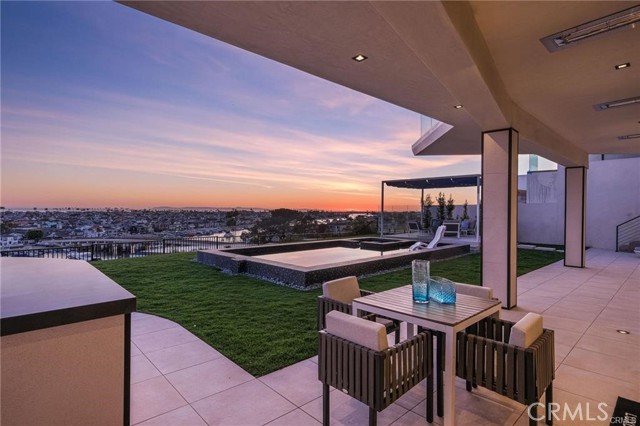 Detail Gallery Image 18 of 58 For 1207 Dolphin Ter, Corona Del Mar,  CA 92625 - 6 Beds | 6/2 Baths