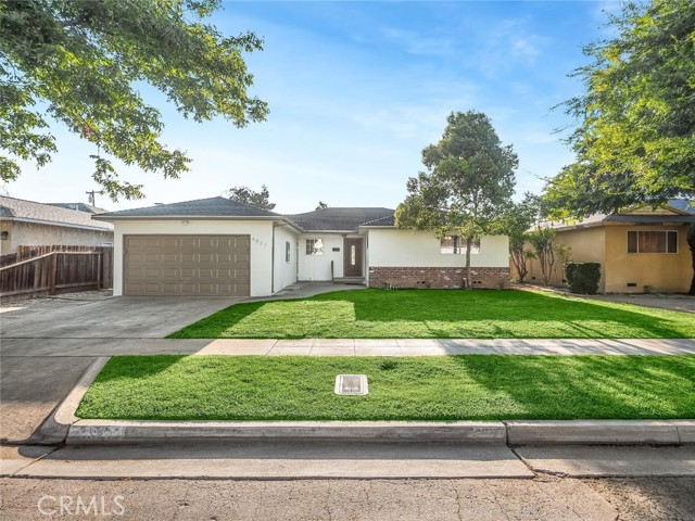 Detail Gallery Image 1 of 1 For 4837 N Gearhart Ave, Fresno,  CA 93726 - 3 Beds | 2/1 Baths