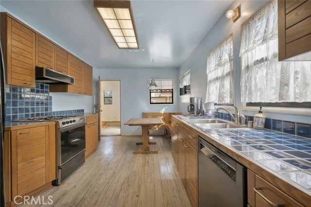 Detail Gallery Image 3 of 59 For 357 Vine St, Glendale,  CA 91204 - 3 Beds | 3 Baths