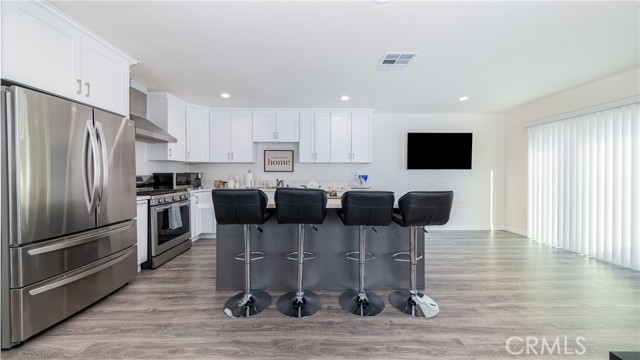 Detail Gallery Image 12 of 25 For 6948 Cedros, Van Nuys,  CA 91405 - 3 Beds | 2 Baths