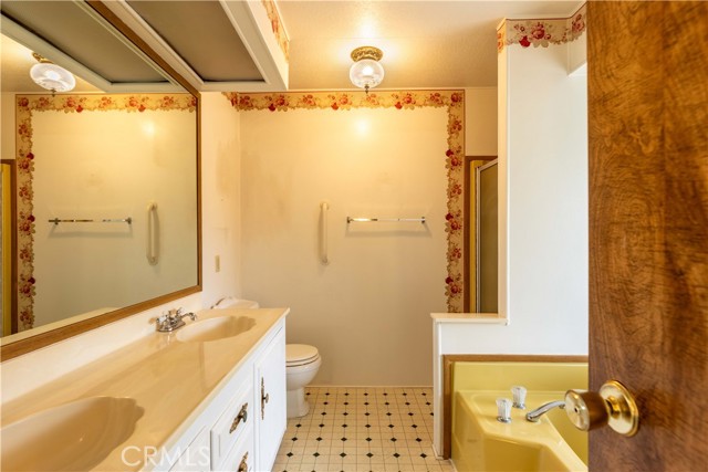 Detail Gallery Image 13 of 27 For 18601 Newland St #3,  Huntington Beach,  CA 92646 - 2 Beds | 2 Baths