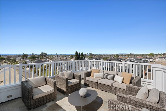 Detail Gallery Image 29 of 31 For 718 Poinsettia, Corona Del Mar,  CA 92625 - 3 Beds | 3/1 Baths