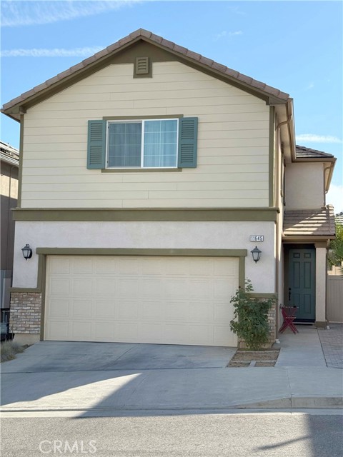 Detail Gallery Image 2 of 22 For 11645 N Delft Ln, Sylmar,  CA 91342 - 3 Beds | 3 Baths