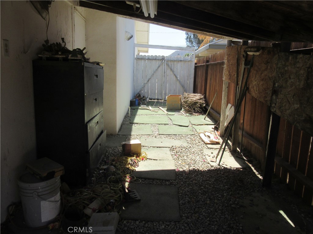 https://media.crmls.org/medias/bf0c90bd-ed72-4f9f-aa91-610aedaabf57.jpg?preset=X-Large