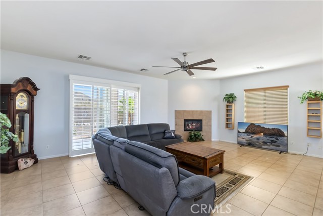 Detail Gallery Image 4 of 23 For 65028 Rolling Hills Dr, Desert Hot Springs,  CA 92240 - 3 Beds | 2 Baths
