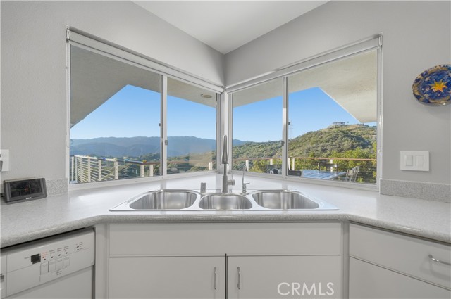 Detail Gallery Image 17 of 60 For 2366 Green Valley, Fallbrook,  CA 92028 - 3 Beds | 3/1 Baths