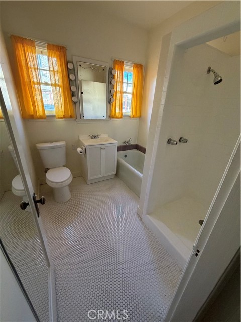 Detail Gallery Image 19 of 21 For 1731 Winona, Hollywood,  CA 90027 - 2 Beds | 1 Baths