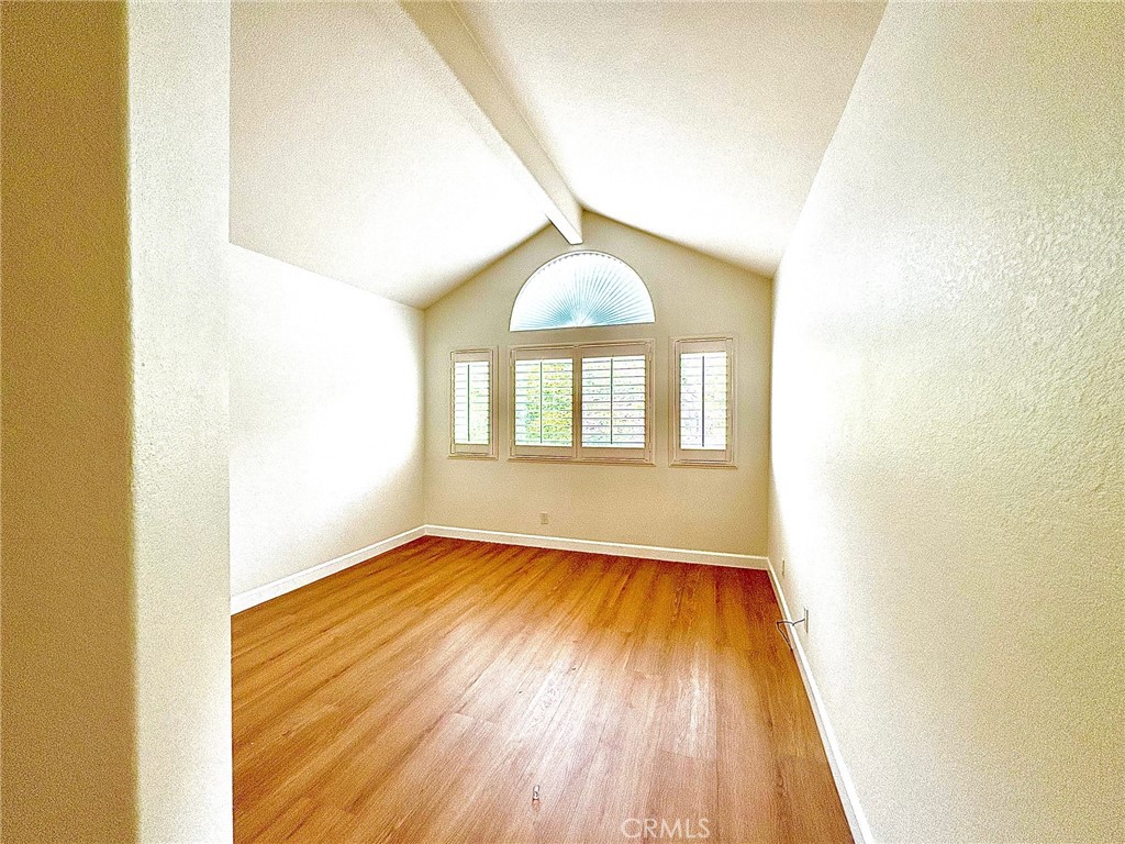 https://media.crmls.org/medias/bf0eaf33-93bc-48f4-98a7-b2368cf0aa7a.jpg?preset=X-Large