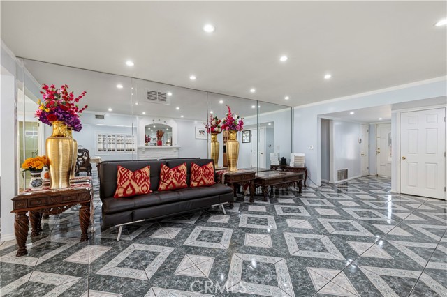 Detail Gallery Image 9 of 45 For 17174 Los Alimos, Granada Hills,  CA 91344 - 4 Beds | 3 Baths