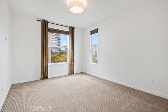 Image 11 of 26 For 555 Rockefeller