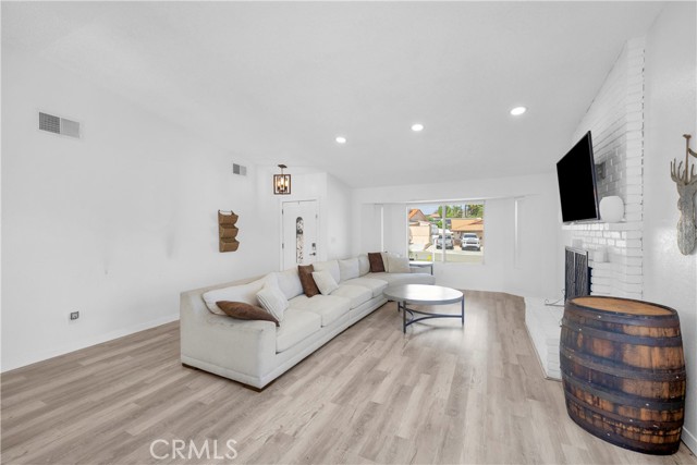29817 Sloop Drive, Canyon Lake CA: https://media.crmls.org/medias/bf116232-e68b-47dc-9af8-7475263e2f49.jpg