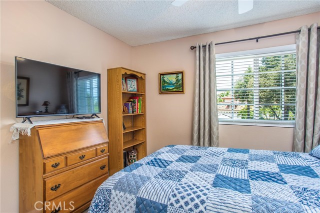 100 Waters Court, Redlands CA: https://media.crmls.org/medias/bf118acc-68b5-4f35-9840-871ec2117748.jpg