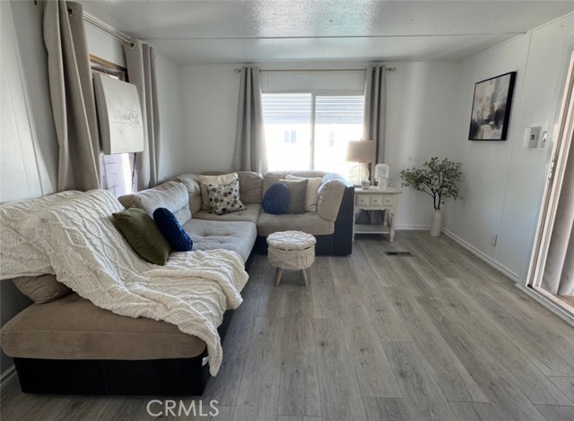 45055 E. Florida Avenue, Hemet CA: https://media.crmls.org/medias/bf11944d-0a36-4f0a-a05c-6508a782a533.jpg