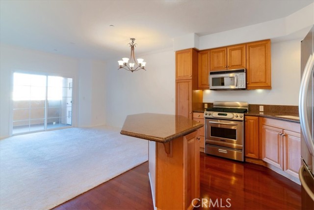 Detail Gallery Image 4 of 41 For 21345 Hawthorne #217,  Torrance,  CA 90503 - 1 Beds | 1 Baths