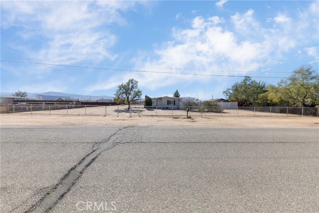 Detail Gallery Image 6 of 30 For 23161 Minnetonka, Apple Valley,  CA 92308 - 4 Beds | 2 Baths