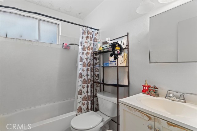 11966 Runnymede Street, North Hollywood CA: https://media.crmls.org/medias/bf11fb29-f052-4297-addf-64eadfaf3399.jpg