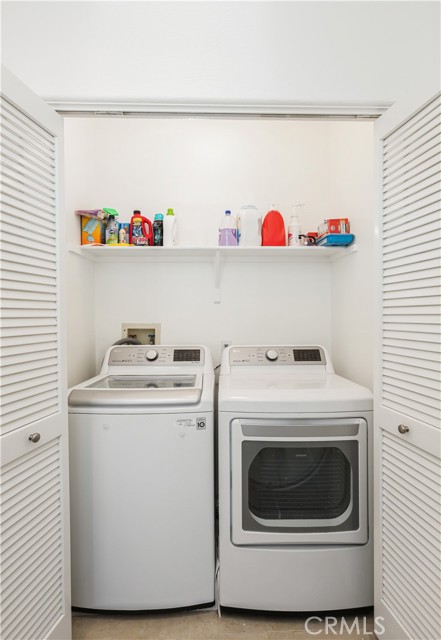 Detail Gallery Image 34 of 51 For 2421 E 16th #1,  Newport Beach,  CA 92663 - 4 Beds | 2/1 Baths