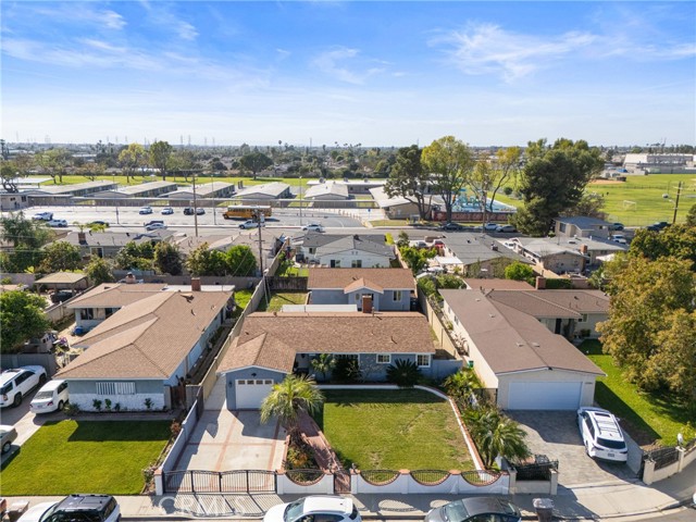 Detail Gallery Image 2 of 61 For 10281 Bouvais, Anaheim,  CA 92804 - 5 Beds | 2 Baths