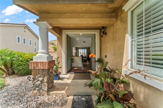 22939 Raintree Lane, Saugus CA: https://media.crmls.org/medias/bf12dfd2-f991-41cf-b4c0-1f6274e8c1f3.jpg