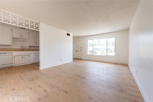 680 Barber Drive, Hemet CA: https://media.crmls.org/medias/bf136960-a7a8-43d7-b0d0-1f1c2d24932c.jpg