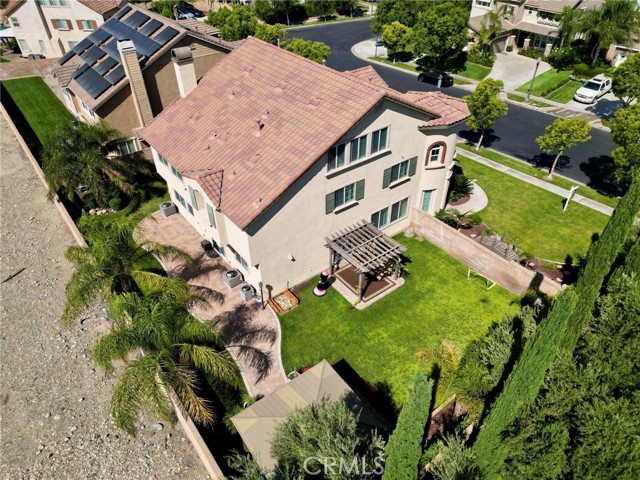 5381 Campania Way, Fontana CA: https://media.crmls.org/medias/bf13b2ff-504d-4d97-b732-61e35526e263.jpg
