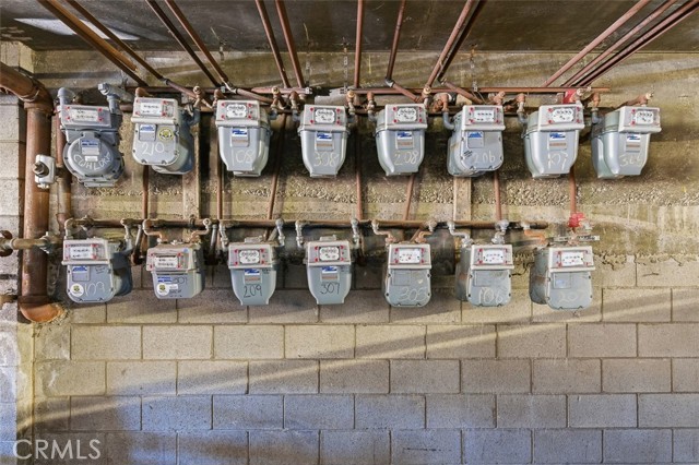 Image 22 of 26 For 939 College  