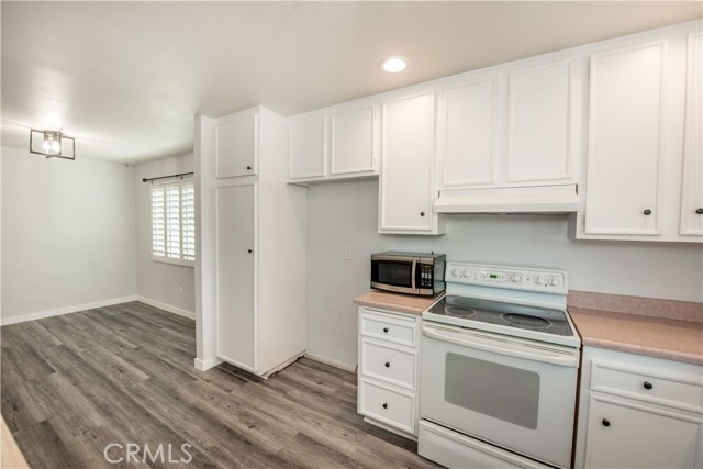 Detail Gallery Image 5 of 25 For 1704 N Willow Woods Dr #B,  Anaheim,  CA 92807 - 2 Beds | 1 Baths