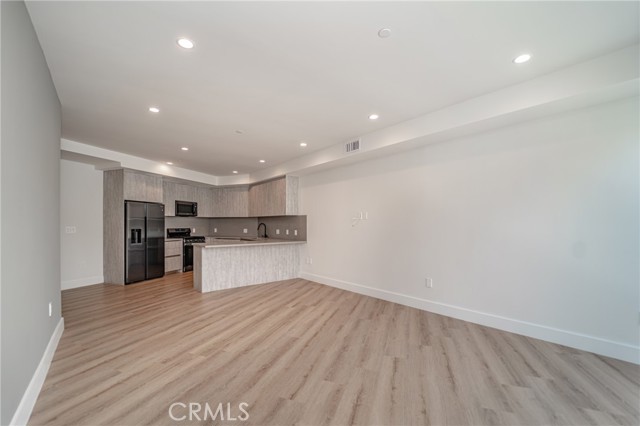2828 London Street, Los Angeles CA: https://media.crmls.org/medias/bf14def1-0815-412f-b906-a5bbe6ea6a7c.jpg
