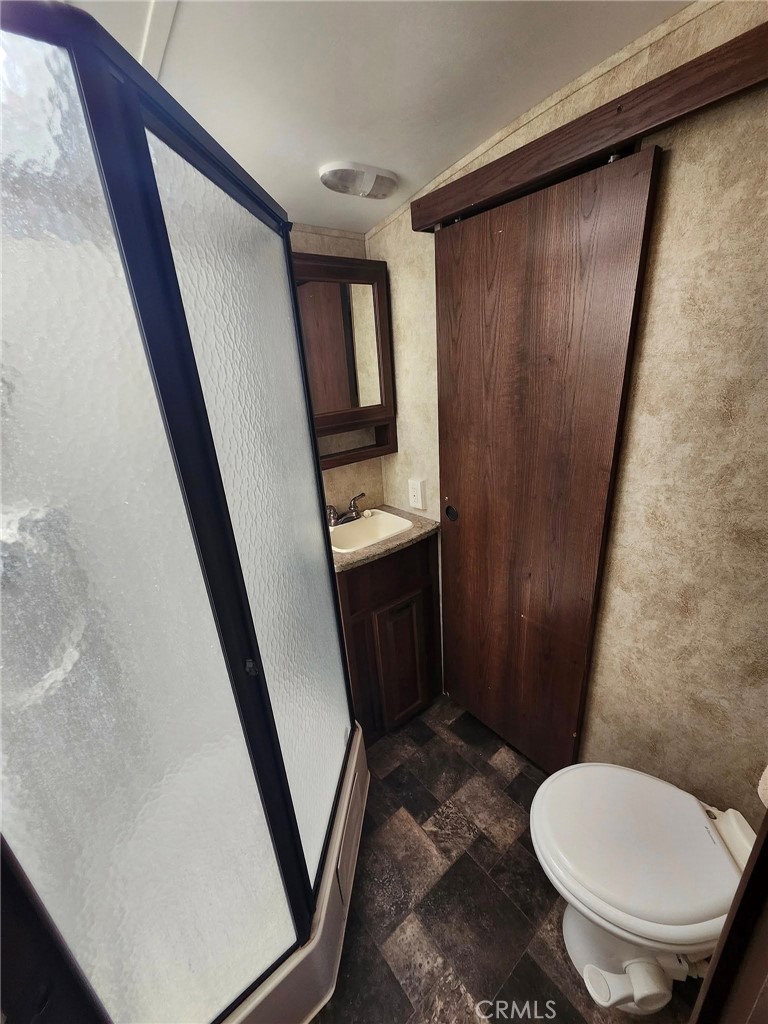 https://media.crmls.org/medias/bf151a83-10e5-4403-b632-08f0c7f0f81a.jpg?preset=X-Large