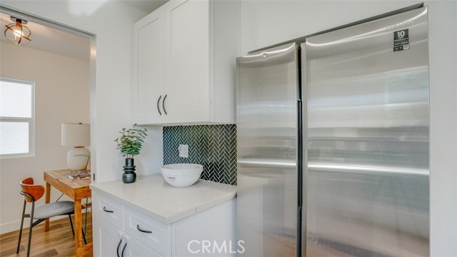 231 W Cedar Avenue, Burbank CA: https://media.crmls.org/medias/bf15d3b4-a63b-4237-9a46-cd7b82310cf9.jpg