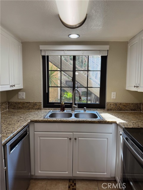 Detail Gallery Image 7 of 24 For 25651 Unit E Indian Hill Ln, Laguna Hills,  CA 92653 - 2 Beds | 2 Baths