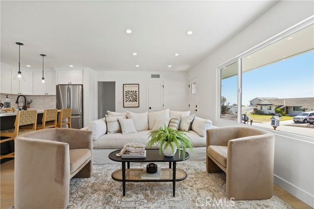 270 Fairfax Avenue, Ventura CA: https://media.crmls.org/medias/bf162ff6-7c62-4c12-a4db-bafccf8d9fa7.jpg