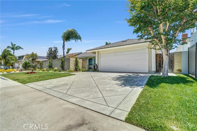 17232 Golden View Lane, Huntington Beach CA: https://media.crmls.org/medias/bf16b86a-52e8-4ec9-a6a3-e6c7b84fba99.jpg